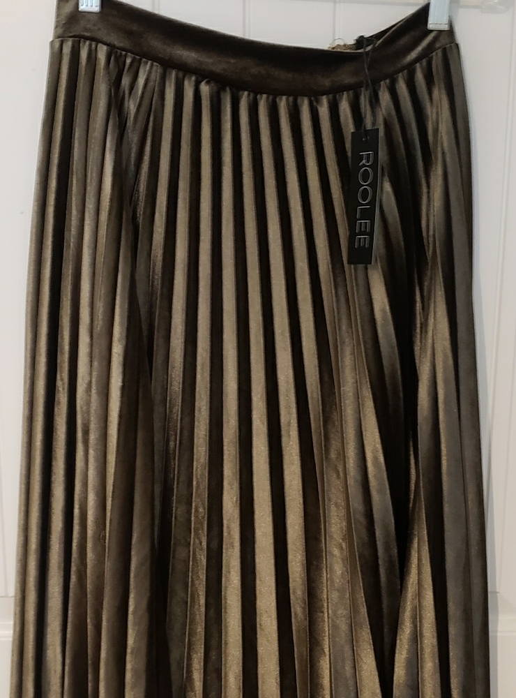 Green velevet pleated midi skirt